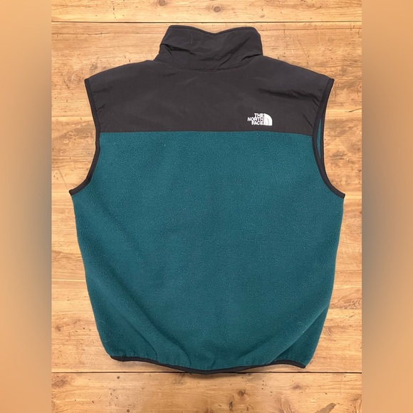 Great vintage pine green North Face fleece vest. Winter is coming! - Picture 2 of 8